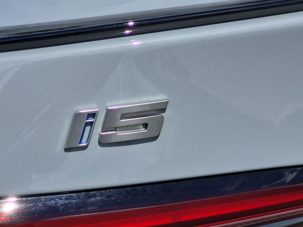 Thumbnail: 2026 BMW i5 - 23
