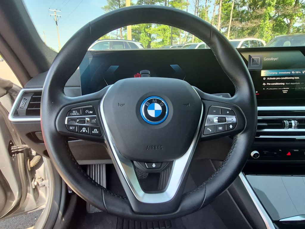 Thumbnail: 2023 BMW i4 - 13