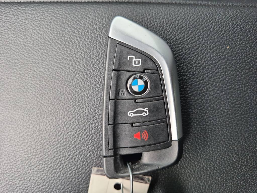 Thumbnail: 2023 BMW i4 - 19