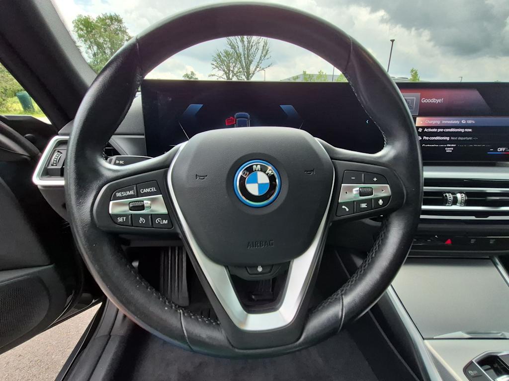 Thumbnail: 2023 BMW i4 - 13