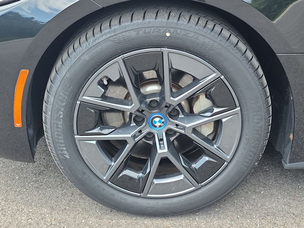 Thumbnail: 2023 BMW i4 - 8
