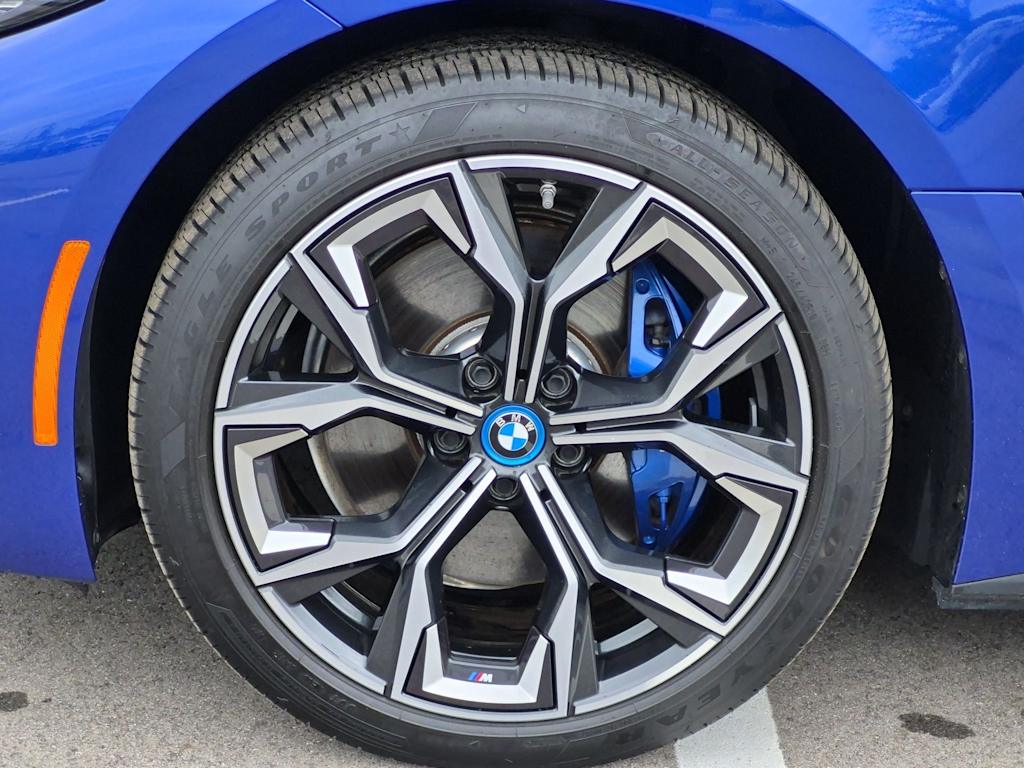 Thumbnail: 2024 BMW i4 - 8