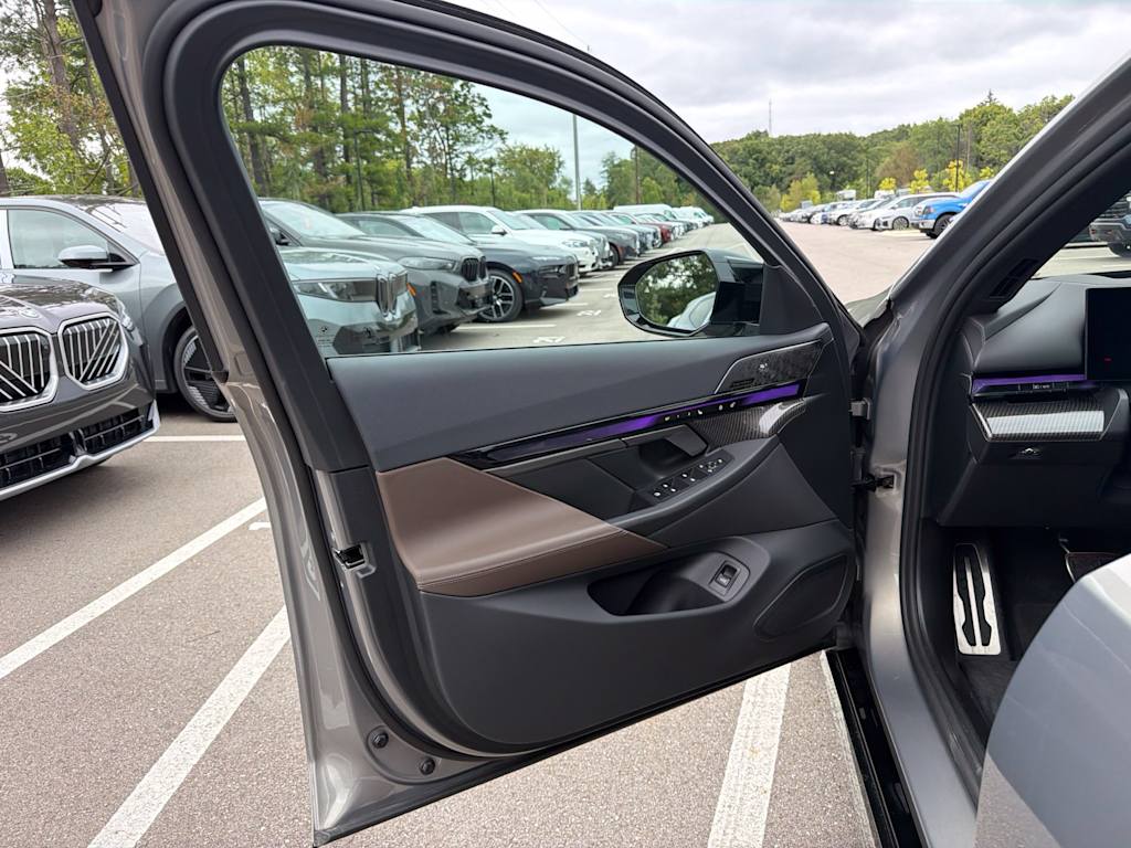 Thumbnail: 2024 BMW i5 - 19