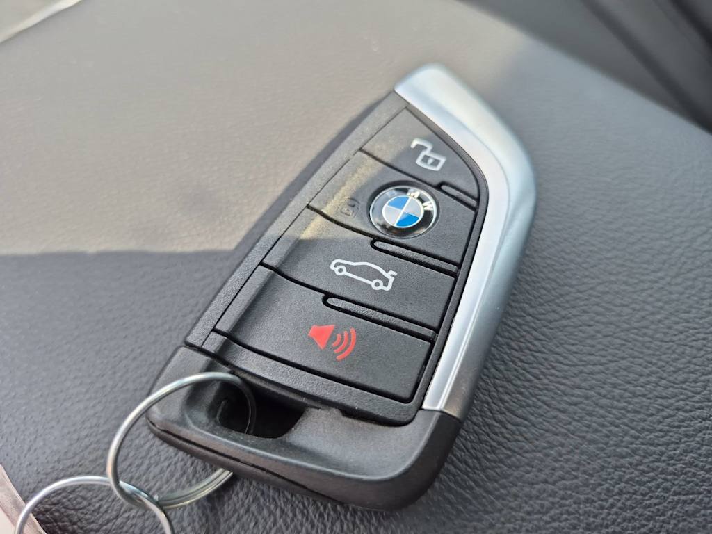 Thumbnail: 2025 BMW i4 - 18