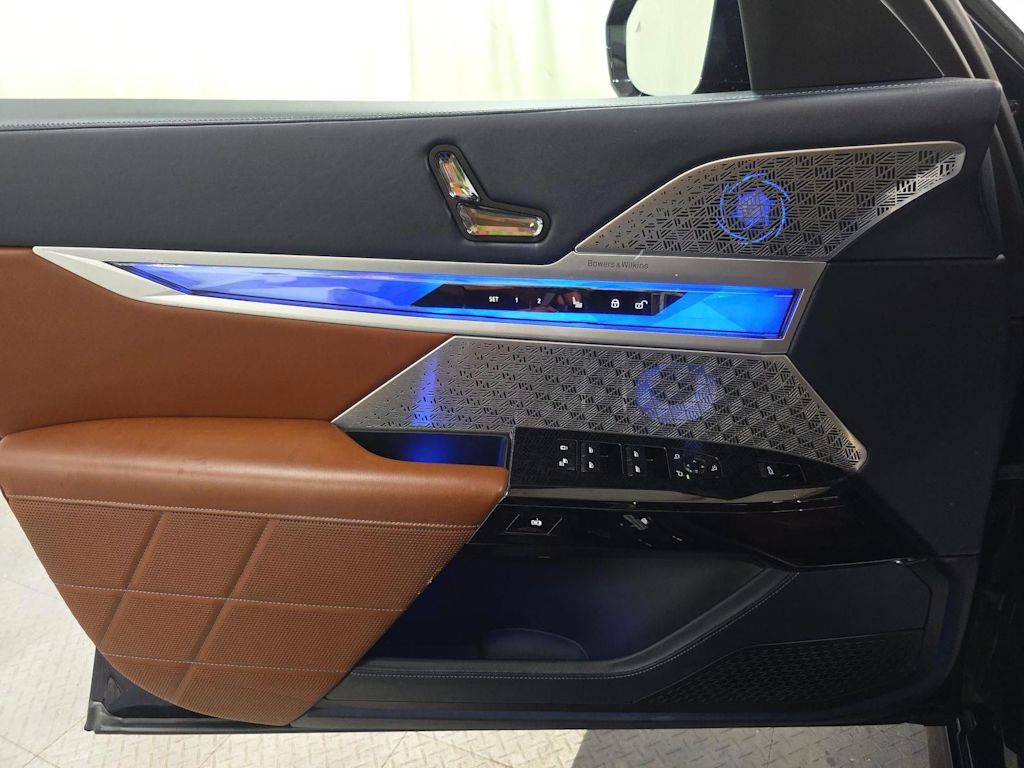 Thumbnail: 2023 BMW i7 - 10