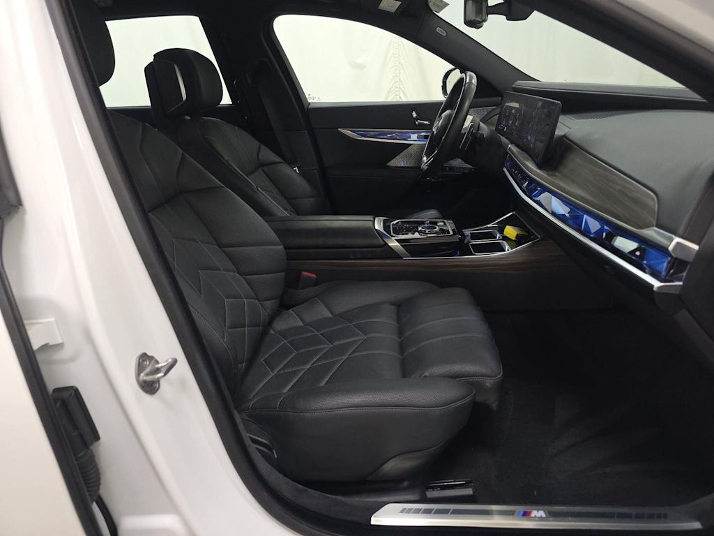 Thumbnail: 2024 BMW i4 - 8
