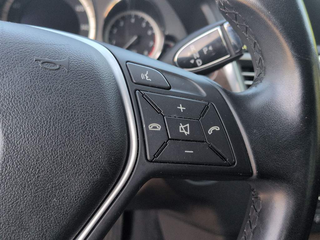 Thumbnail: 2012 Mercedes-Benz E-Class - 31