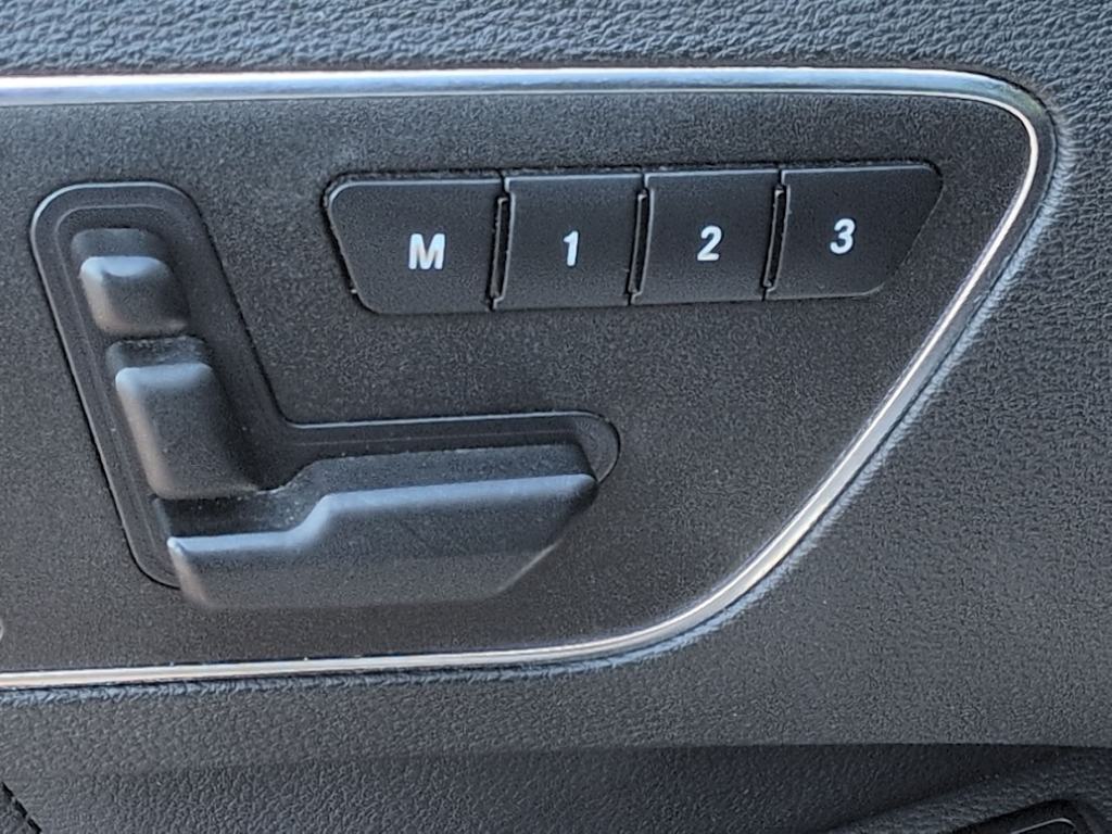 Thumbnail: 2012 Mercedes-Benz E-Class - 26