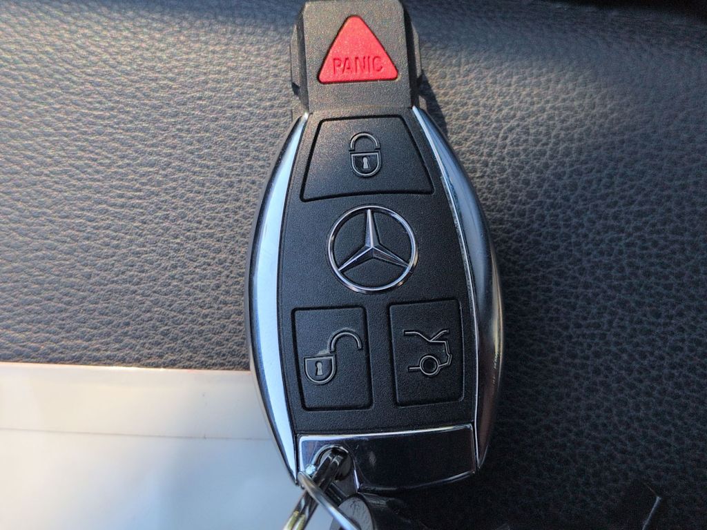 Thumbnail: 2012 Mercedes-Benz E-Class - 39
