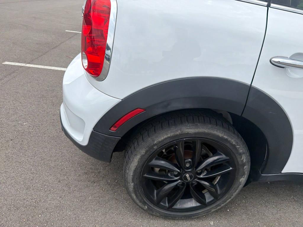 Thumbnail: 2014 MINI Cooper Countryman - 24