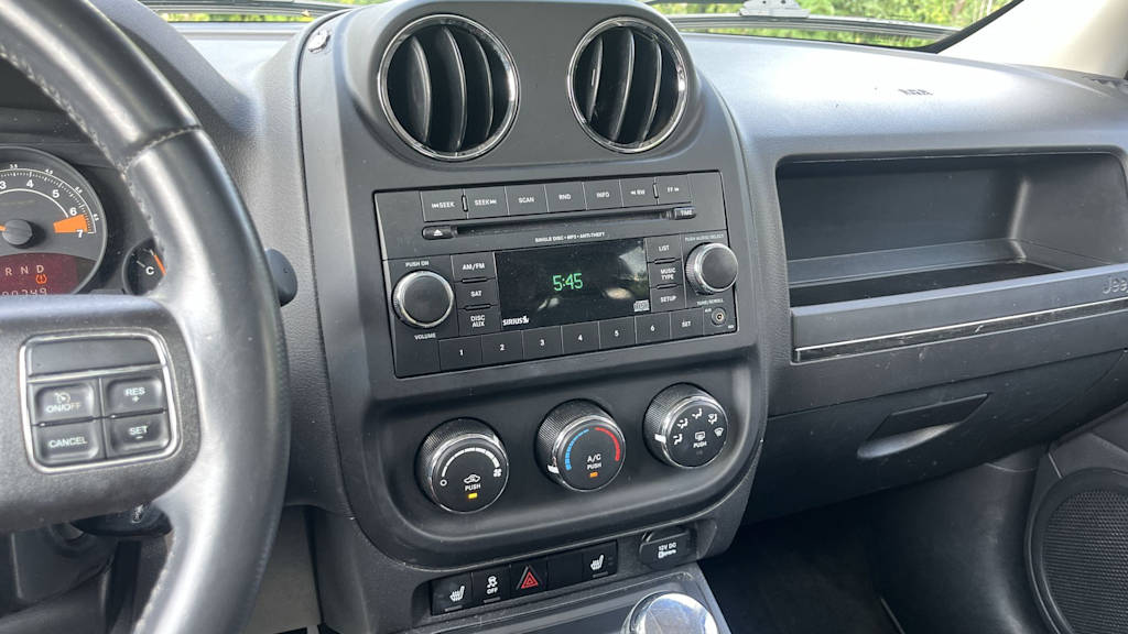 Thumbnail: 2015 Jeep Patriot - 43