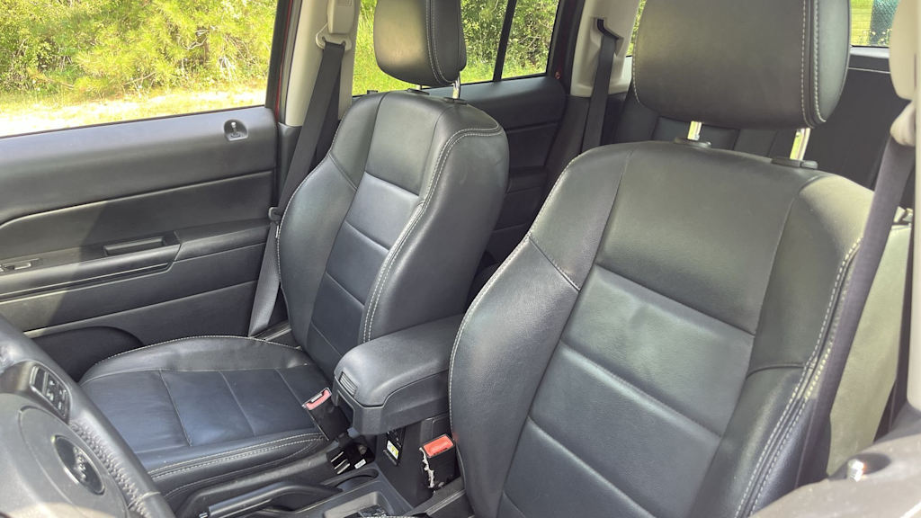 Thumbnail: 2015 Jeep Patriot - 32