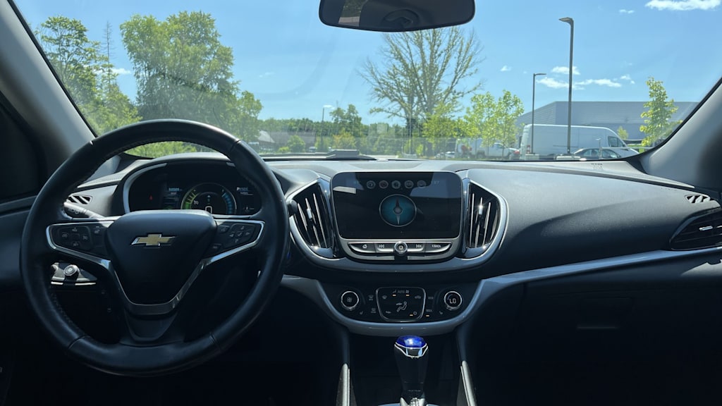 Thumbnail: 2017 Chevrolet Volt - 9