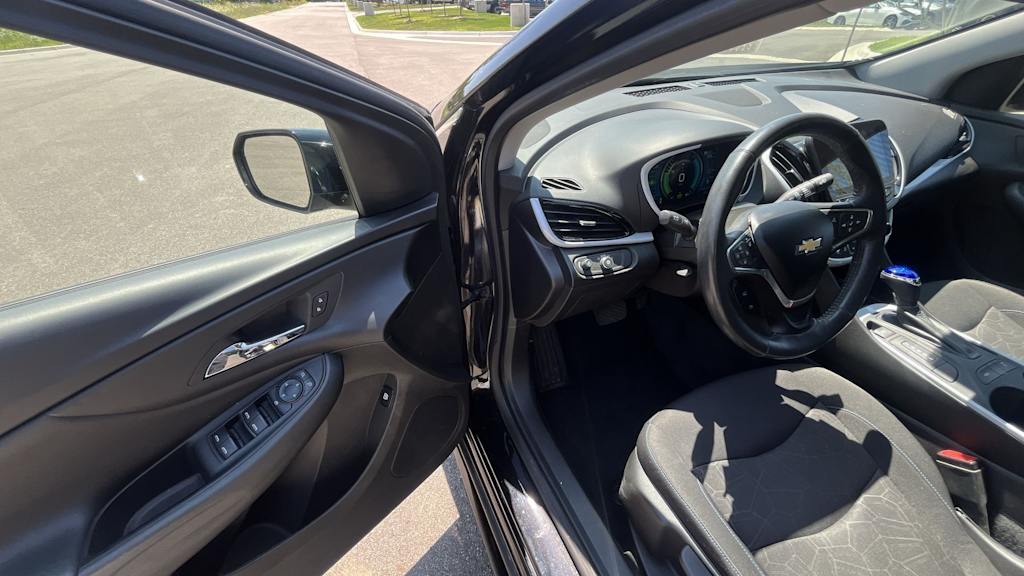 Thumbnail: 2017 Chevrolet Volt - 2