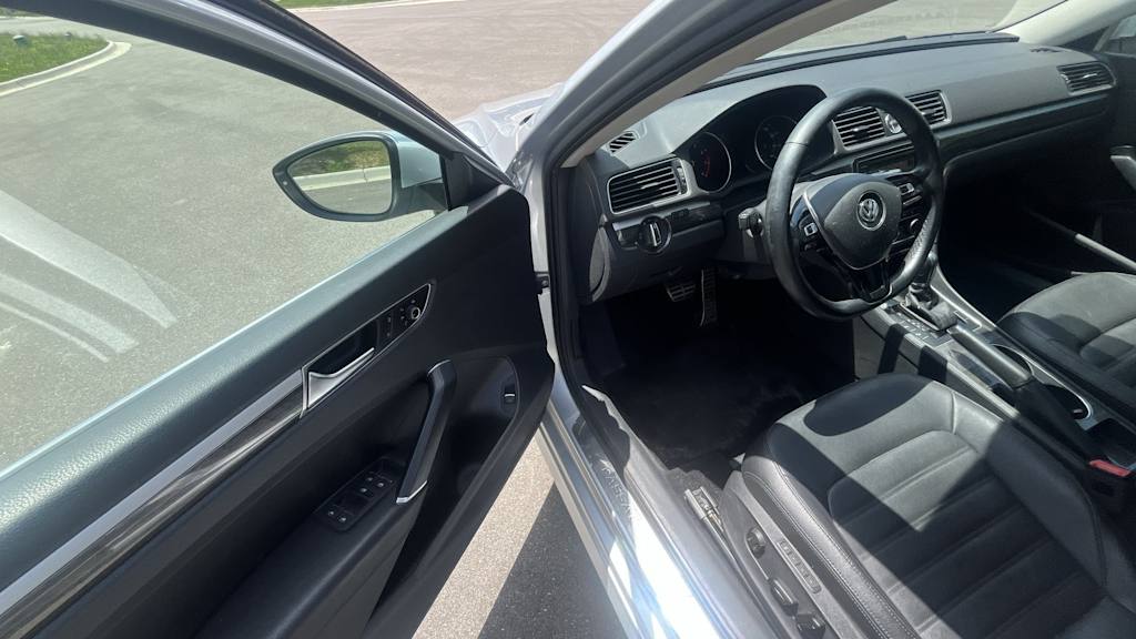Thumbnail: 2017 Volkswagen Passat - 2