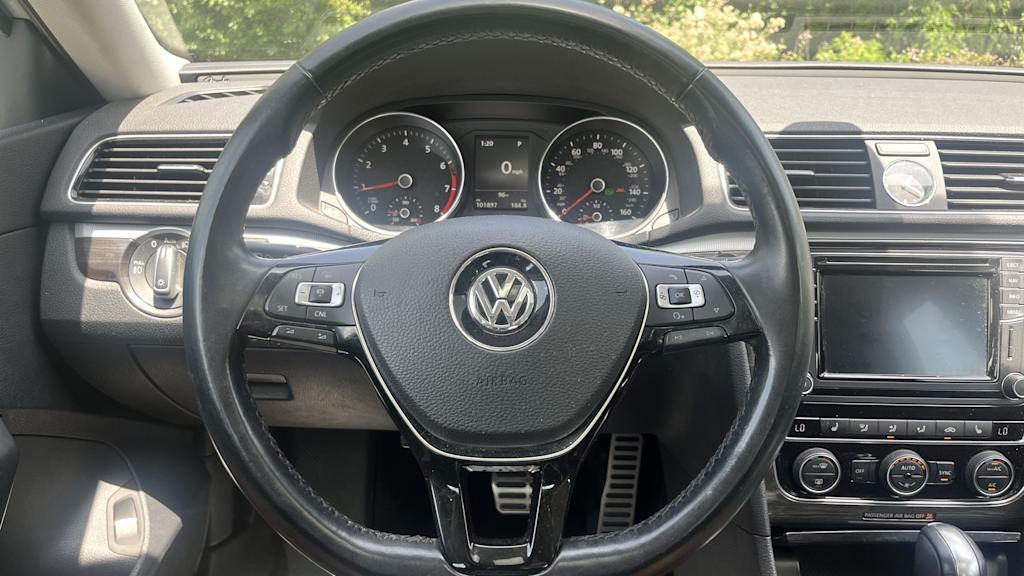 Thumbnail: 2017 Volkswagen Passat - 14