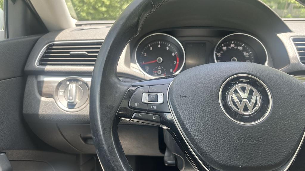 Thumbnail: 2017 Volkswagen Passat - 47