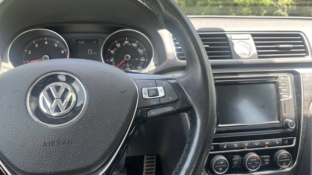 Thumbnail: 2017 Volkswagen Passat - 48