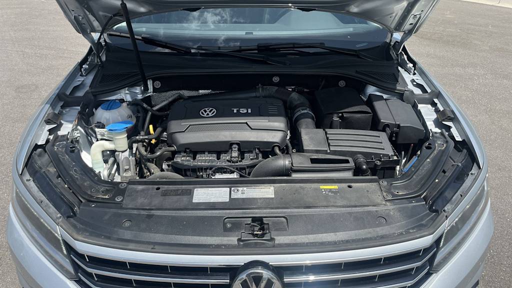 Thumbnail: 2017 Volkswagen Passat - 9