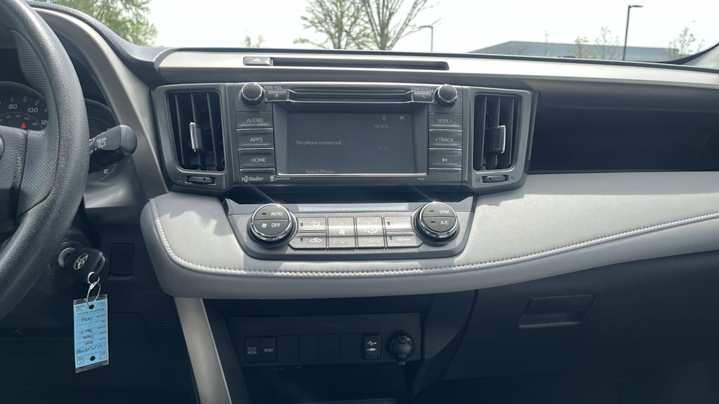 Thumbnail: 2015 Toyota RAV4 - 15