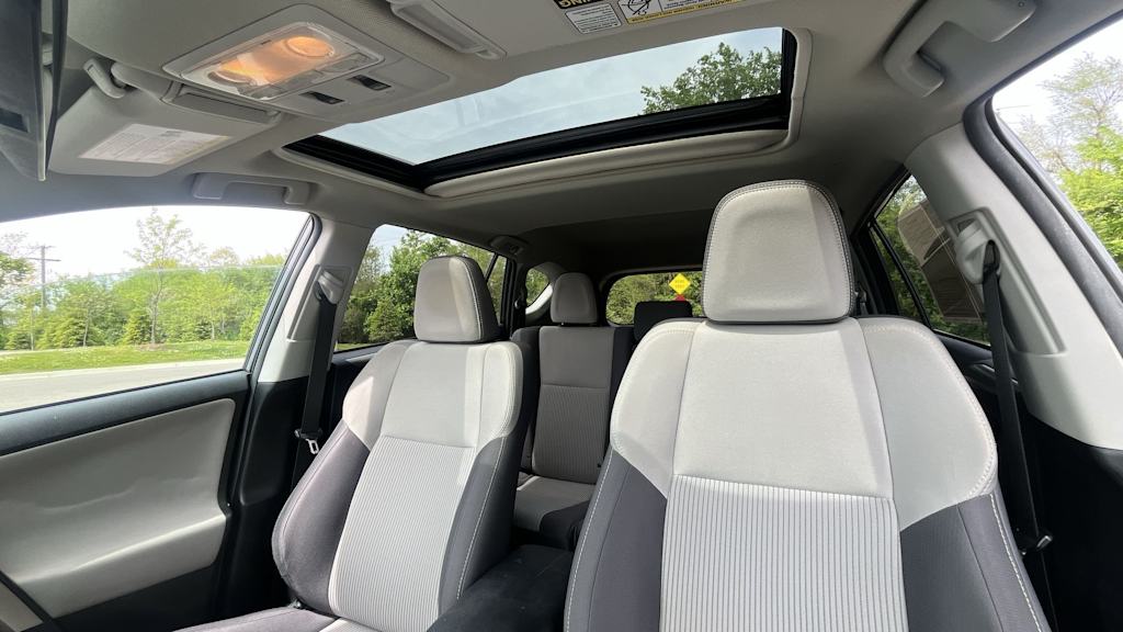 Thumbnail: 2015 Toyota RAV4 - 11