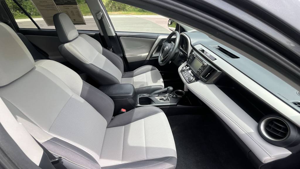 Thumbnail: 2015 Toyota RAV4 - 12