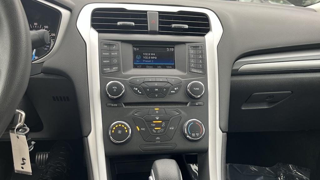 Thumbnail: 2016 Ford Fusion - 15