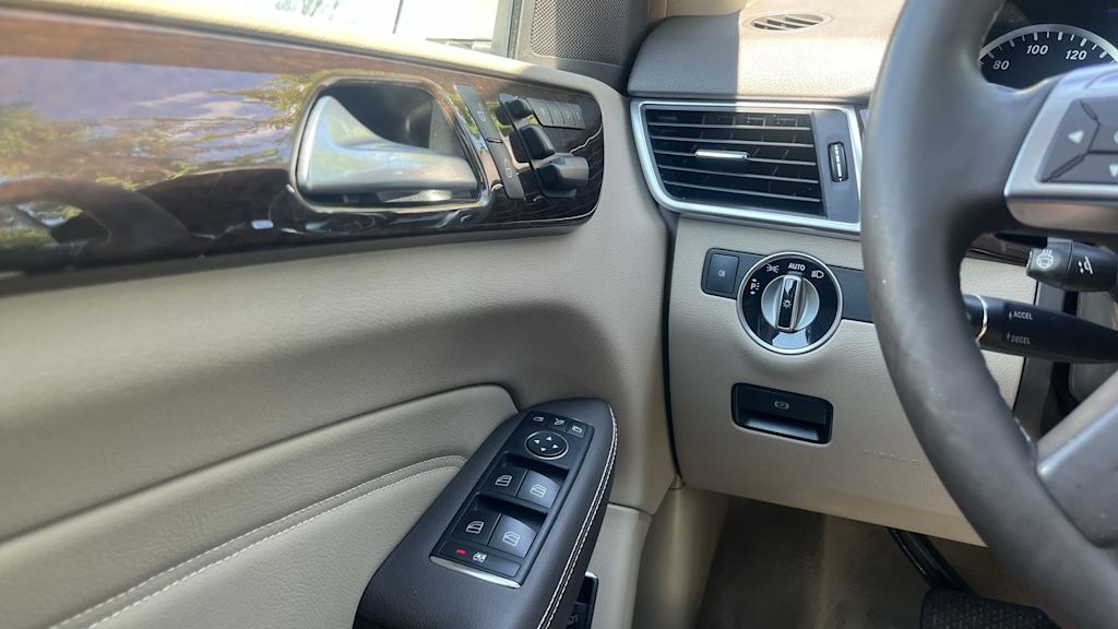 Thumbnail: 2012 Mercedes-Benz M-Class - 36