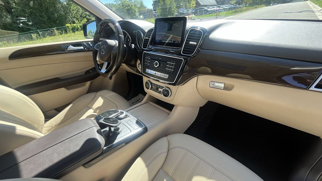 Thumbnail: 2016 Mercedes-Benz GLE - 2