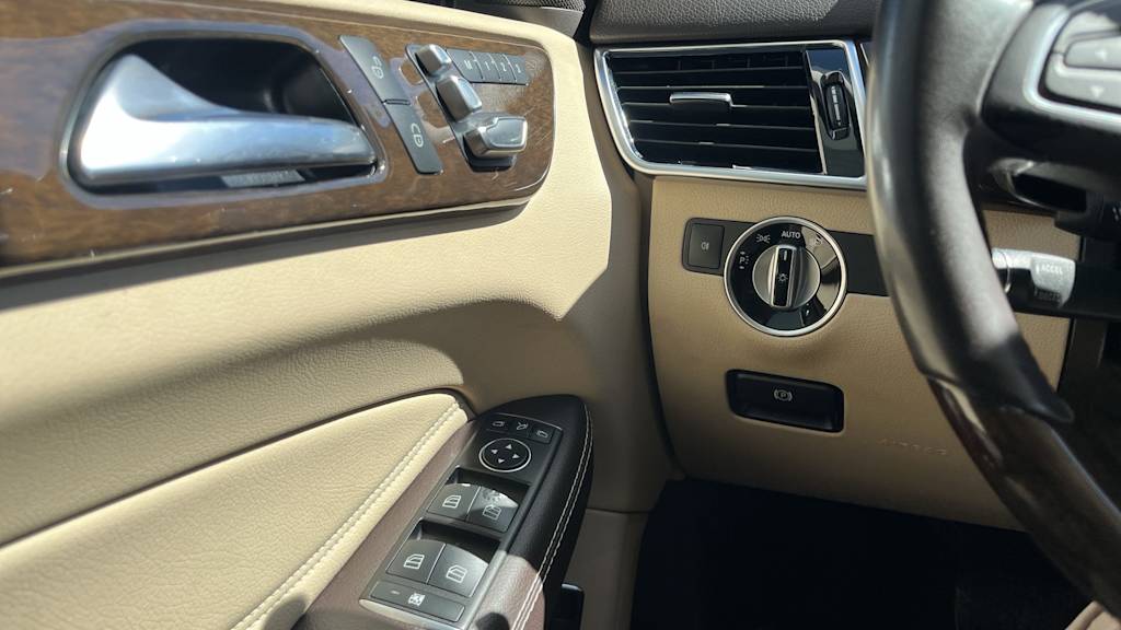 Thumbnail: 2016 Mercedes-Benz GLE - 33