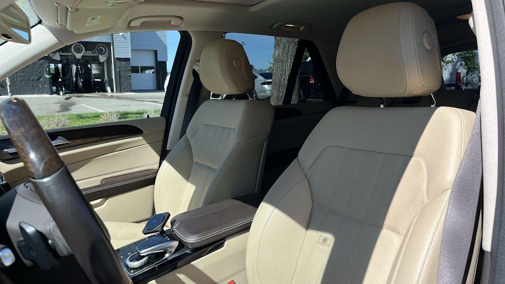 Thumbnail: 2016 Mercedes-Benz GLE - 32