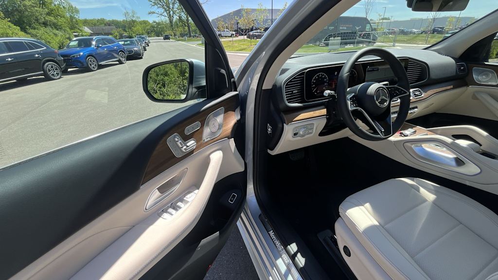 Thumbnail: 2026 Mercedes-Benz GLE - 2