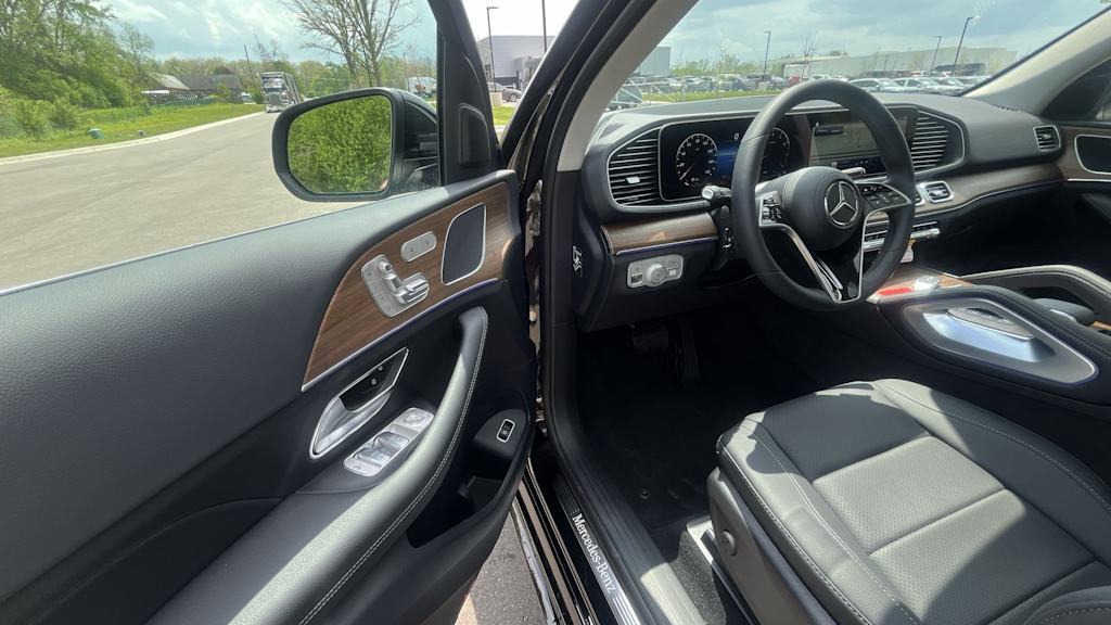 Thumbnail: 2026 Mercedes-Benz GLE - 2