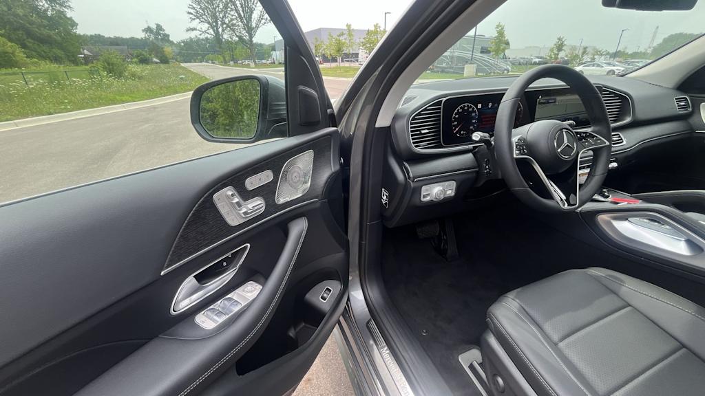 Thumbnail: 2026 Mercedes-Benz GLE - 2