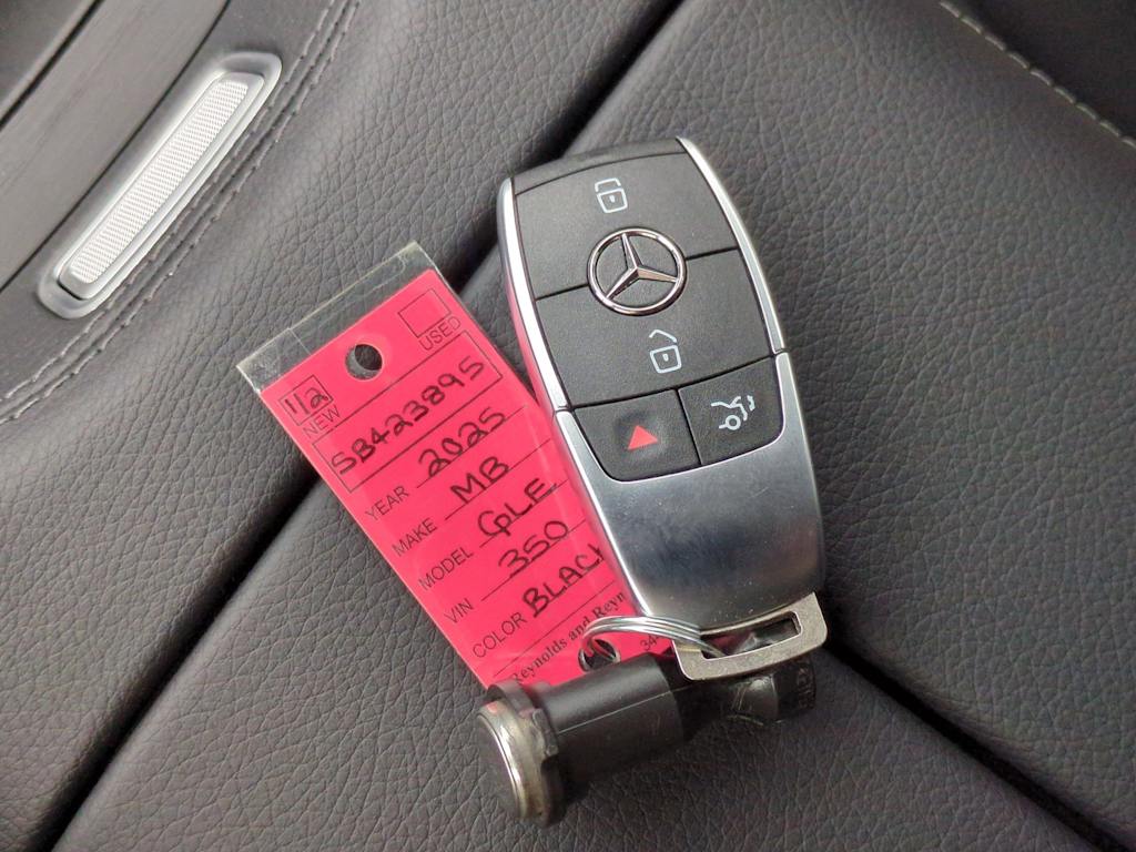 Thumbnail: 2025 Mercedes-Benz GLE - 18