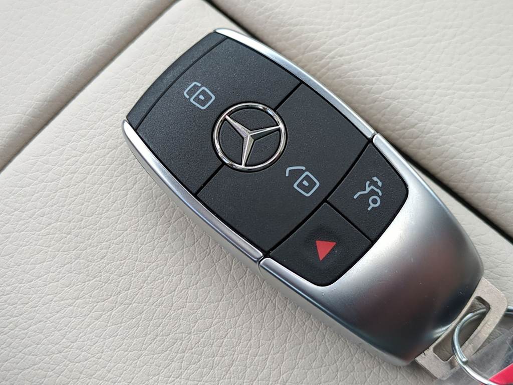 Thumbnail: 2025 Mercedes-Benz GLE - 35