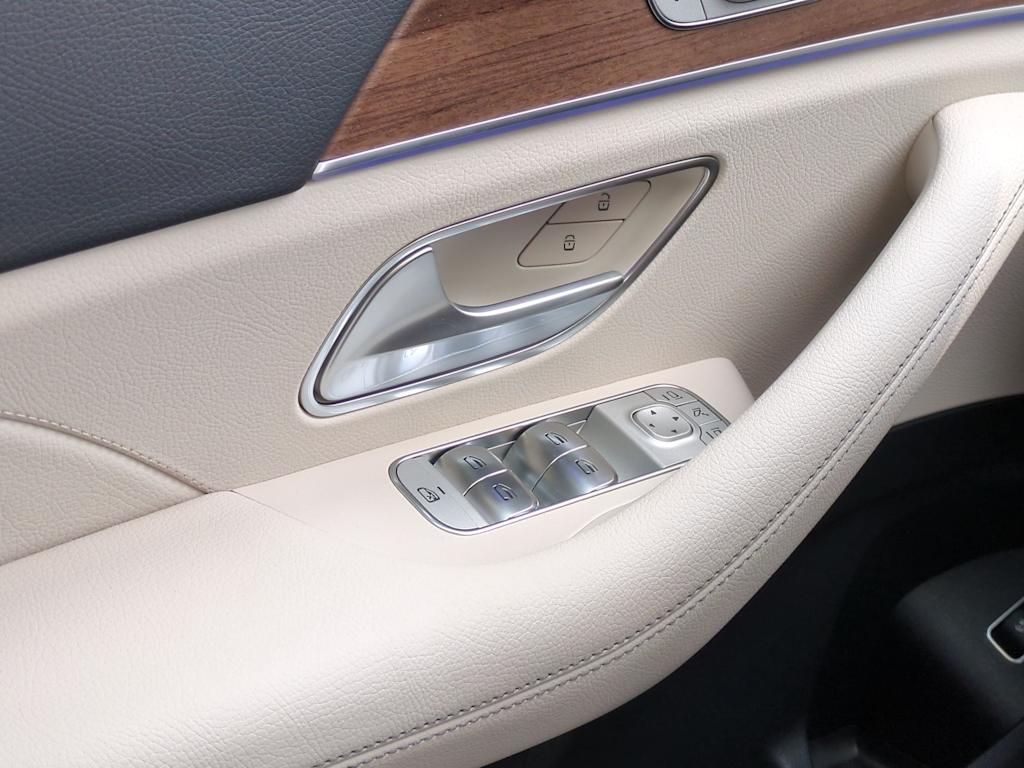 Thumbnail: 2026 Mercedes-Benz GLE - 40