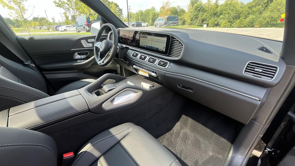 Thumbnail: 2026 Mercedes-Benz GLE - 2