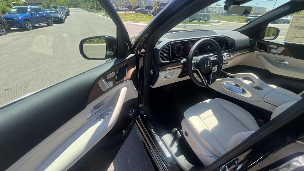 Thumbnail: 2026 Mercedes-Benz GLE - 2