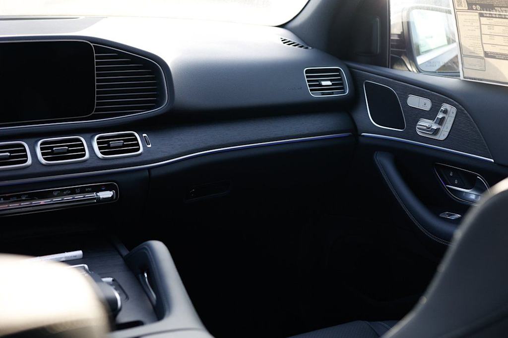 Thumbnail: 2026 Mercedes-Benz GLE - 30