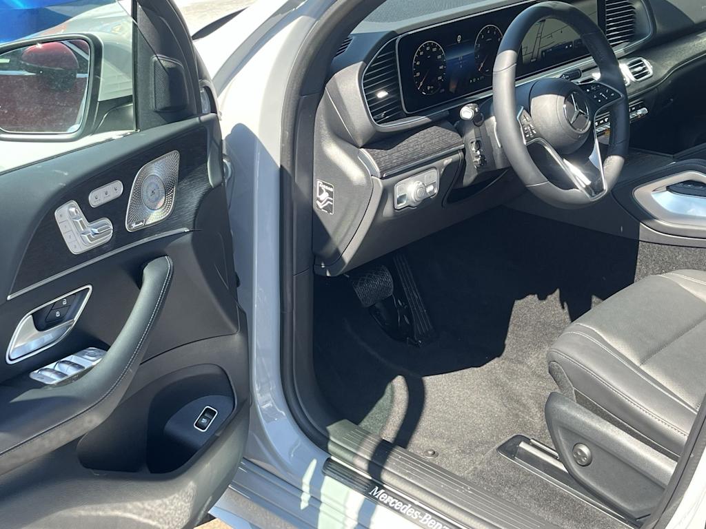 Thumbnail: 2026 Mercedes-Benz GLE - 2