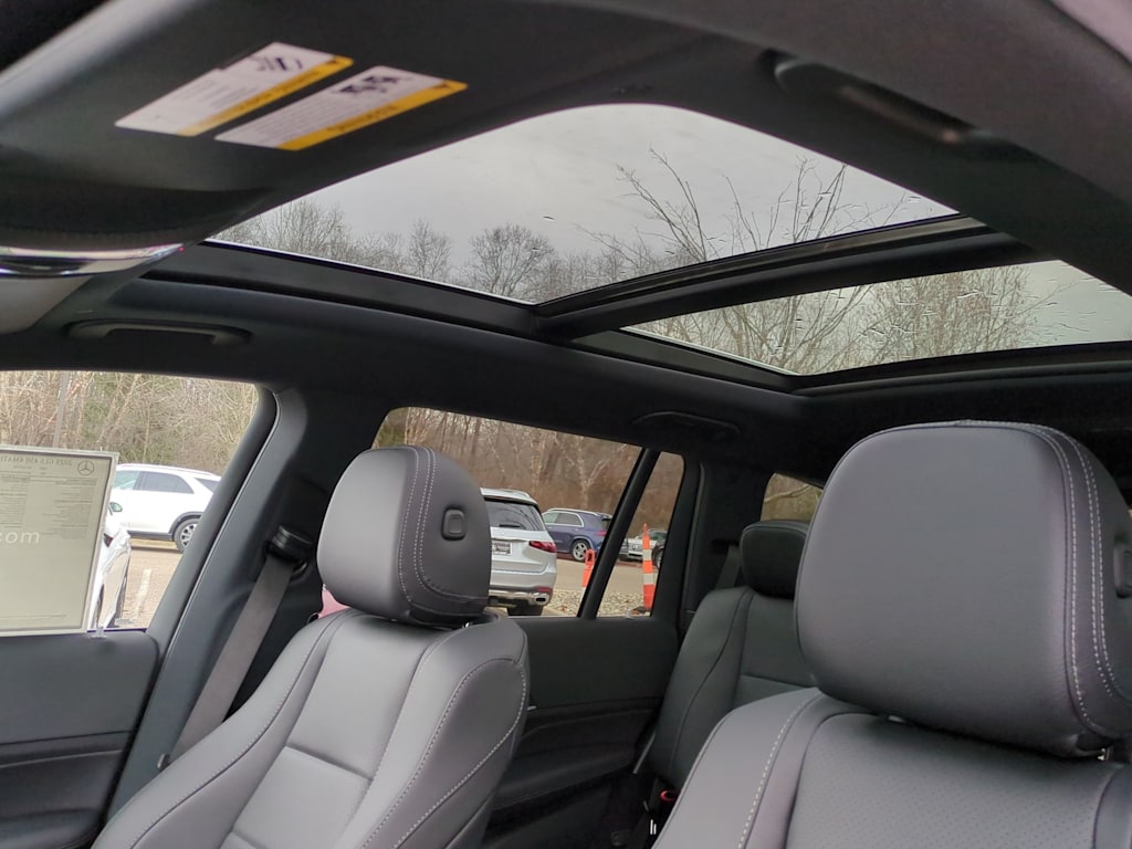 Thumbnail: 2025 Mercedes-Benz GLS - 28