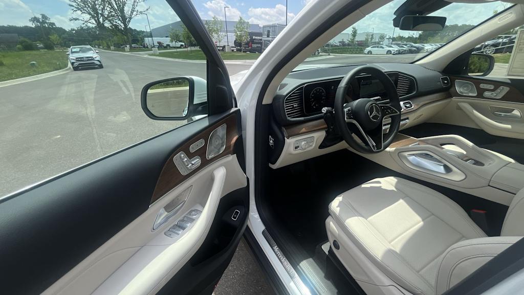 Thumbnail: 2026 Mercedes-Benz GLS - 26