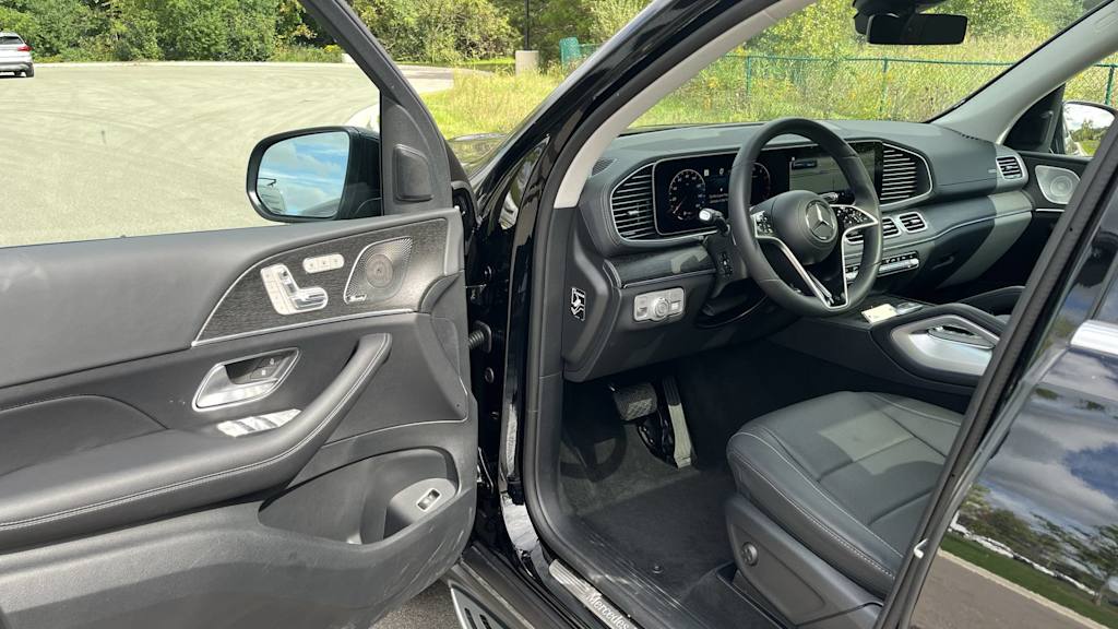 Thumbnail: 2026 Mercedes-Benz GLS - 27