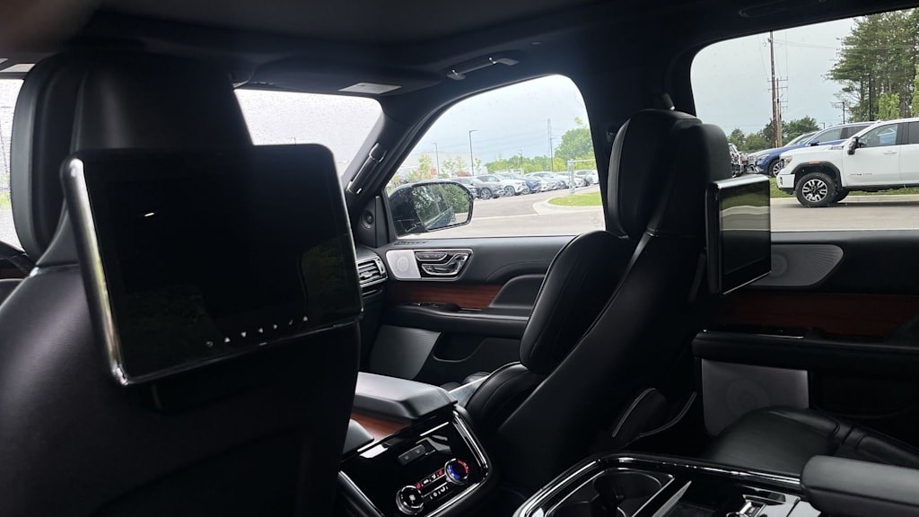 Thumbnail: 2019 Lincoln Navigator - 36