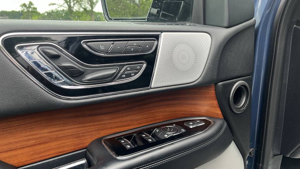 Thumbnail: 2019 Lincoln Navigator - 35