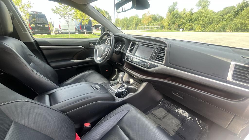 Thumbnail: 2019 Toyota Highlander - 2