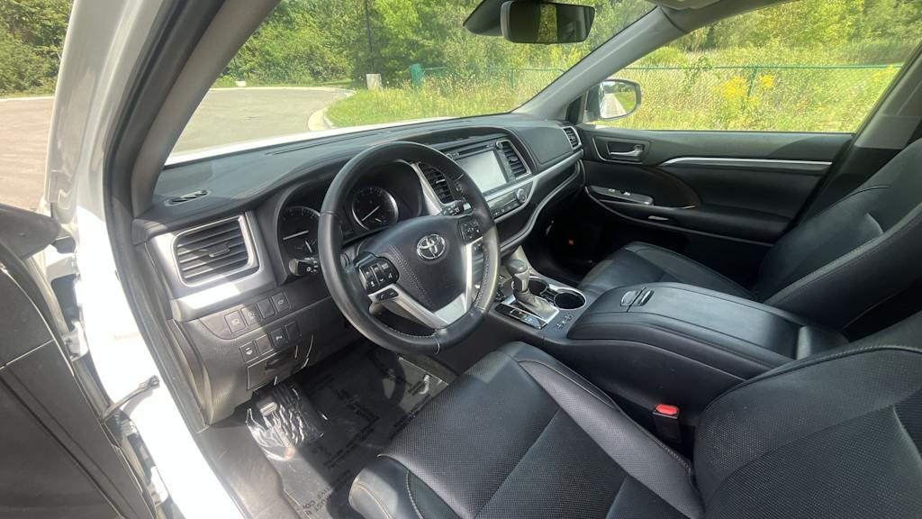 Thumbnail: 2019 Toyota Highlander - 14