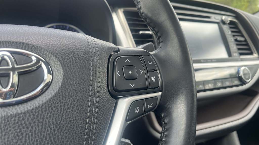 Thumbnail: 2019 Toyota Highlander - 47