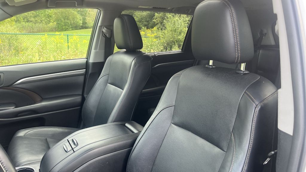 Thumbnail: 2019 Toyota Highlander - 12